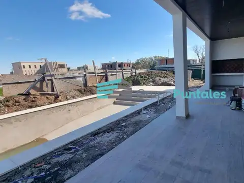 Casa en Venta con 4 cocheras