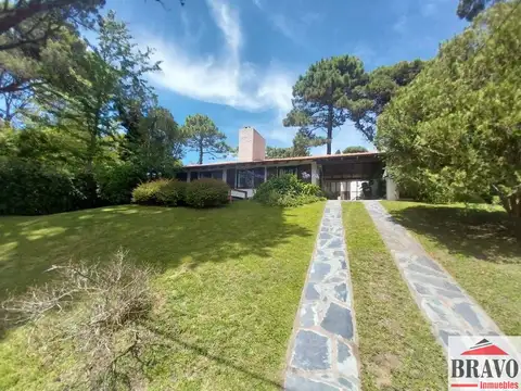 Chalet en venta de 3 amb. con garaje + monoambiente en Zona Norte | Villa Gesell