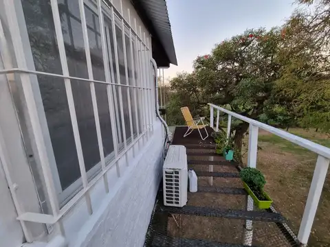 Casa elevada con amplio terreno en Arroyo Leyes