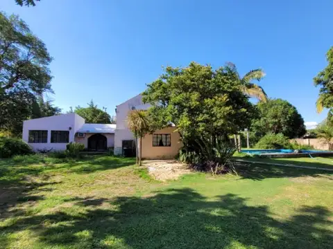 ¡VENTA! Casa Quinta con parque arbolado y pileta con solárium! 2400m2!Curva de Capurro - Victor...