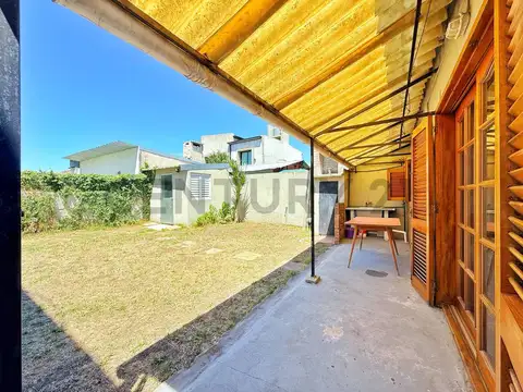 Casa en venta 2 dormitorios en Ensenada, calle Marqués de Avilés e/ Moreno y Saenz Peña