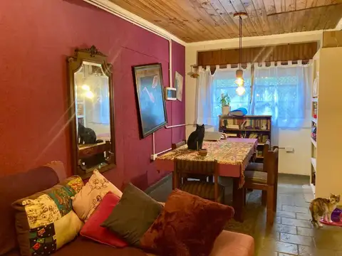 Casa 8 ambientes con 2 baños