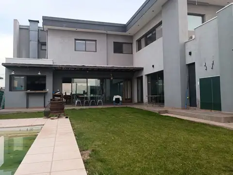 CASA EN VENTA EN LUJAN DE CUYO