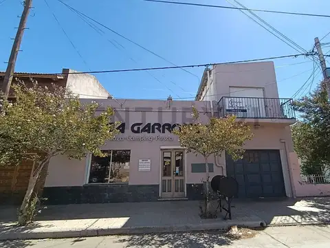 Venta de Casa mas Local Comercial en Villa Regina