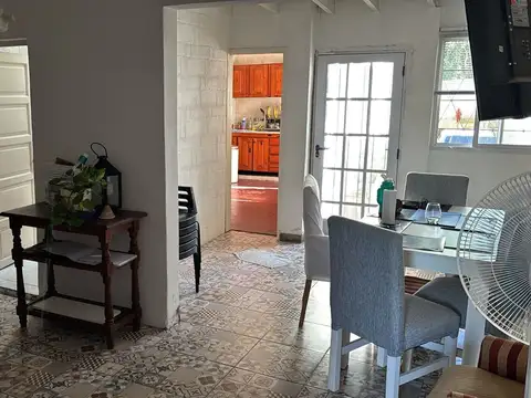 Dos casas y local comercial en venta en Benavidez