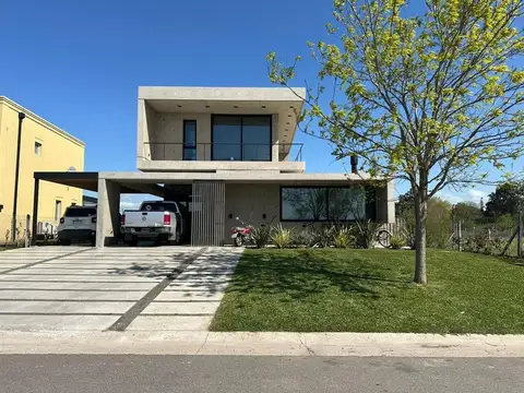 Venta de Casa en Barrio Cerrado en San Sebastián