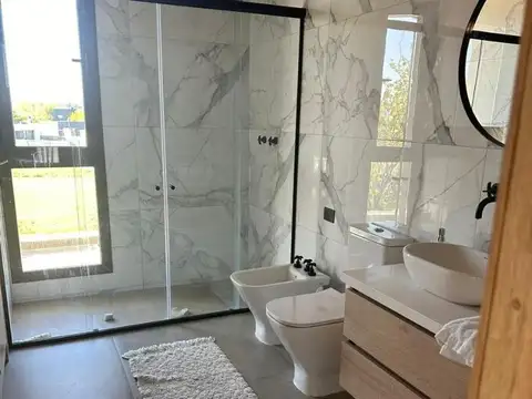 Casa en Venta con 5 cocheras