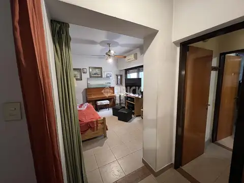 Casa 8 ambientes con 4 baños