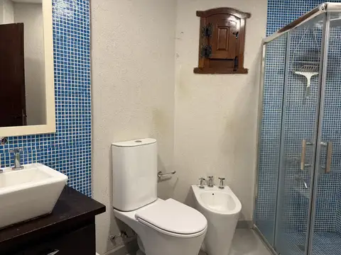 Casa 8 ambientes con 4 baños