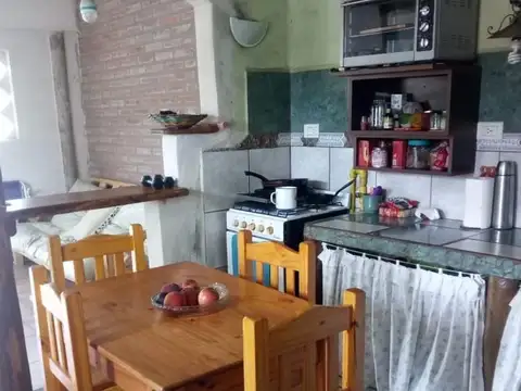 180 m² construidos distribuidos en 3 departamentos