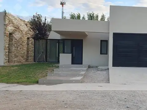 Venta Casa 2 dormis - Bº El Ceibal - Plottier