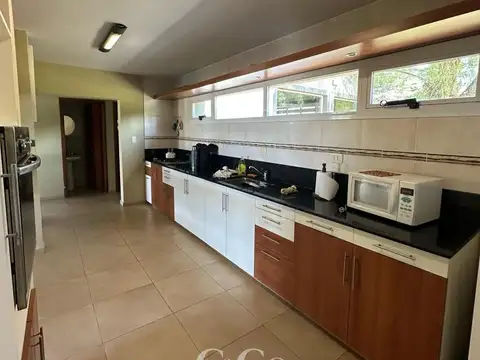 Venta Casa Con Costa De Lago De 7 Habitaciones Y 3276 m2 De Terreno En Semi Privado Lago Azul