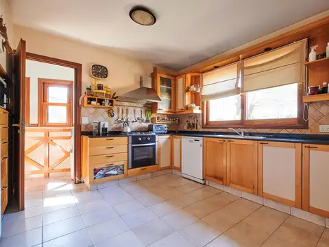 Casa 5 ambientes con 3 baños