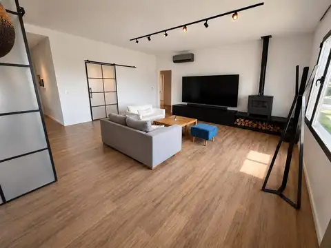 Casa 5 ambientes con 2 baños