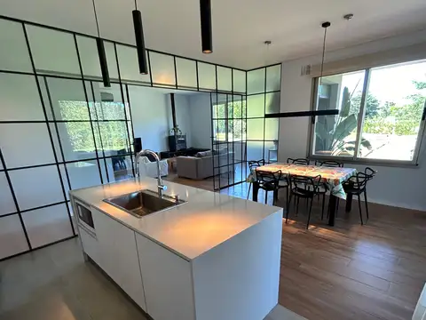 Casa 5 ambientes con 2 baños