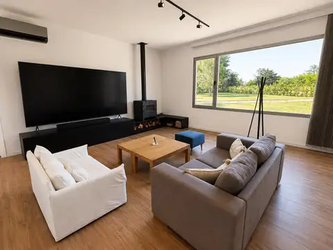Casa en Venta con 4 cocheras