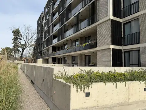 Departamento de 2 dormitorios con patio a estrenar