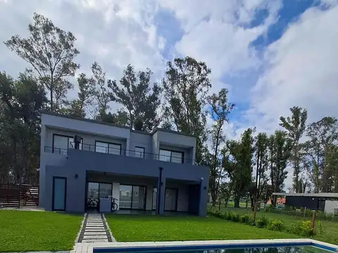 CASA 4 AMB VENTA BARRIO SANTA SOFIA PILAR DEL ESTE