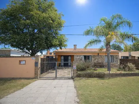 VENTA CASA SALINAS 3 DORM., PISCINA Y APARTAMENTO