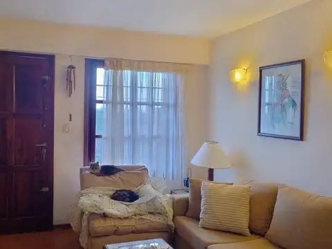 Depto Tipo Casa 4 ambientes con 2 baños