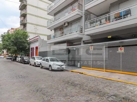 Cordoba  al 2500, entre Ricardo gutierrez y Entre rios