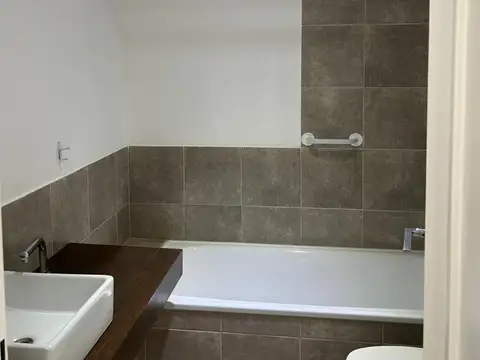 Casa en Alquiler con 1 cochera