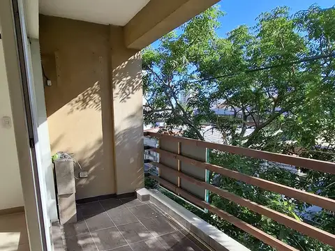 Depto. de 3 amb. con cochera en alquiler | Berazategui Centro