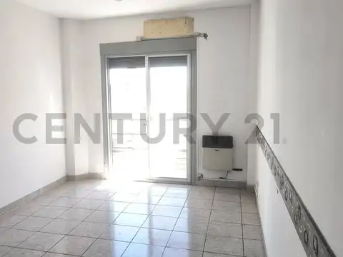 VENTA DEPARTAMENTO SEMIPISO DE 3 AMBIENTES CON BALCÓN Y COCHERA - FLORESTA