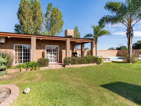Casa 4 ambientes con 2 baños