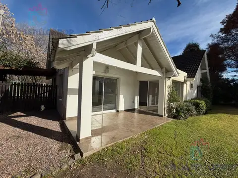 Casa en sendero II Pilar excelente toda en una planta DIGNA DE VER