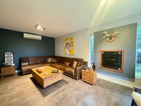 Casa 5 ambientes con 2 baños