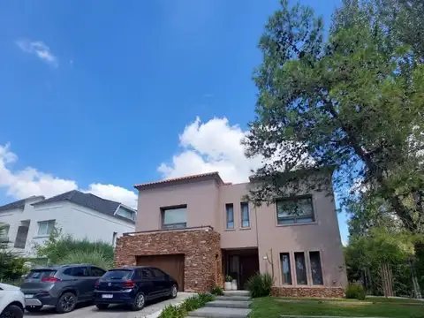 Casa 5 ambientes con 5 baños