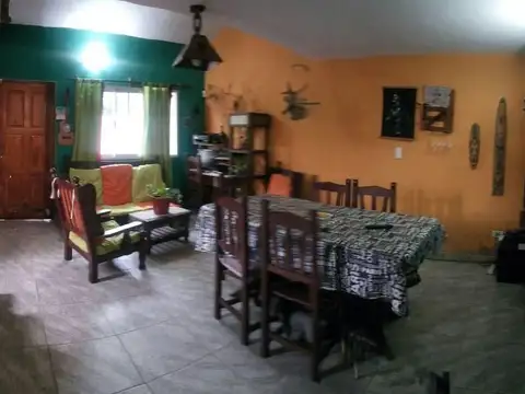 Casa 5 ambientes con 2 baños