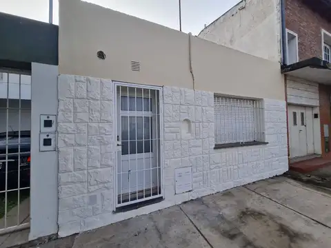 Alquilo casa de 2 dormitorios con patio Villa constitucion