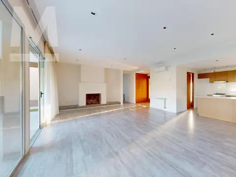 Casa 6 ambientes con 2 baños