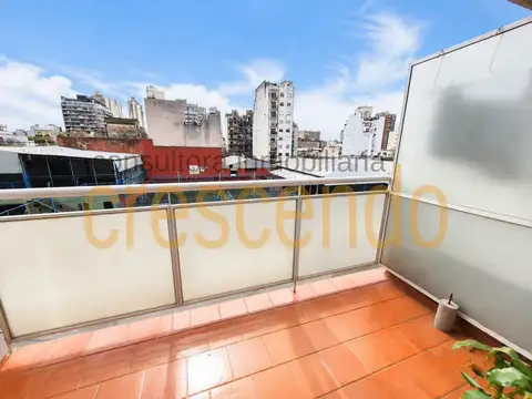 Dpto 2 amb con balcón, a 1 cuadra del subte B, estacion Aguero-