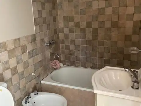 Departamento en Alquiler en Lomas Del Mirador, $ 420.000