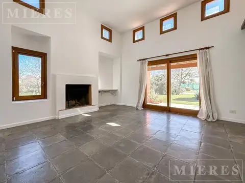 Casa 5 ambientes con 3 baños