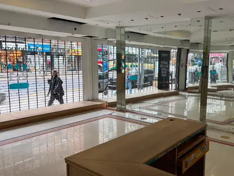 Excelente local sobre Avda. Santa Fé