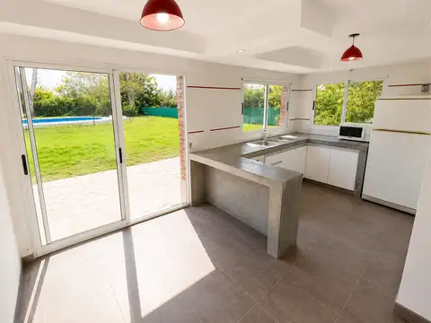 Casa en Venta sobre 2 lotes En Barrio Los Pinos - Exaltación de la Cruz