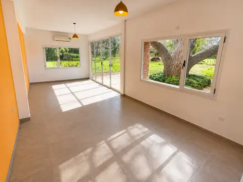 Casa 6 ambientes con 2 baños