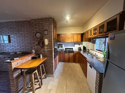 CASA SANTA ANA 4 DORMITORIOS PILETA GUAYMALLEN