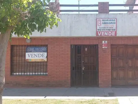 Casa en venta tres ambientes con quincho excelente ubicación