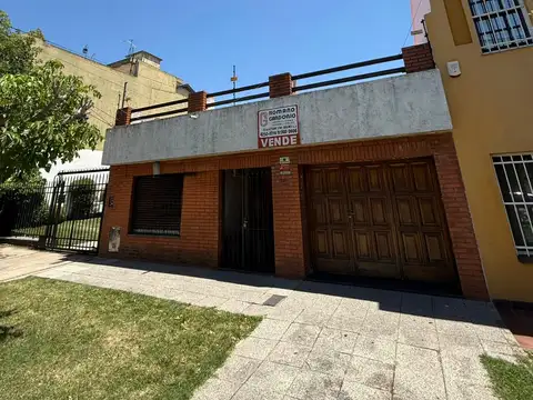 Casa en venta tres ambientes con quincho excelente ubicación