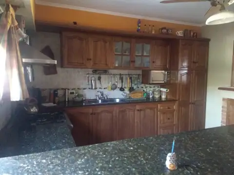 PROPIEDAD IMPECABLE EN B° SANTA RITA