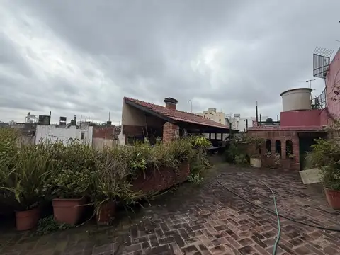 SOLIS 1800, VENTA PH DE SEIS AMBIENTES EN PARQUE PATRICIOS