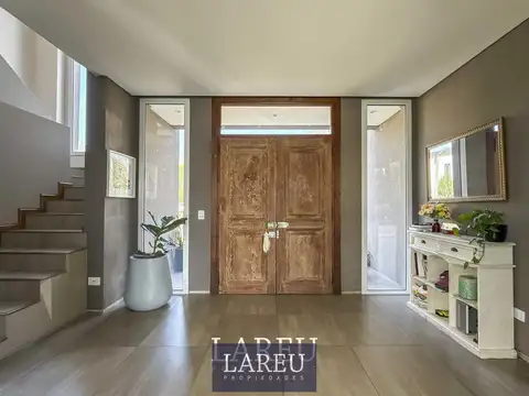 Casa 5 ambientes con 3 baños