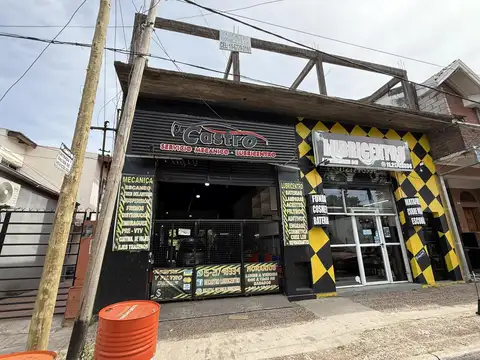 Propiedad con 2 locales y depto céntrico en Monte Grande a la venta