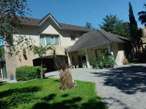 Venta Casa 6 ambientes Barrio El Lauquen