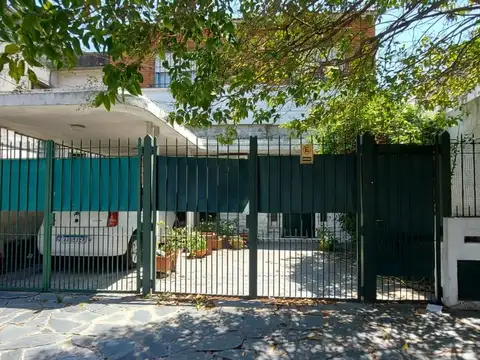 PH de 4 ambientes con doble cochera y Jardín, Florida Oeste
